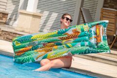 Bermuda Desenli Deniz Havuz Yatağı Yeşil